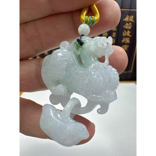 天然翡翠A貨-開運招財進寶貔貅立體手工雕掛件 商品編號：062309