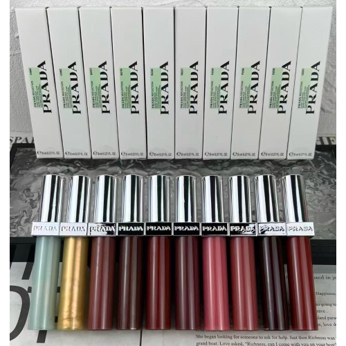 普拉達流光玻璃水光唇釉正裝8ml
