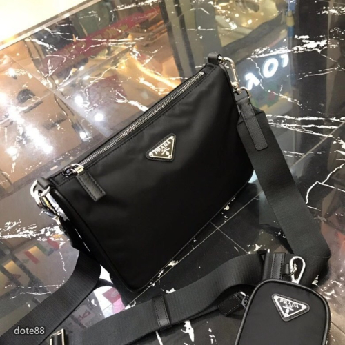 普拉達Prada三角標男士單肩包手拎包採用最新小包掛飾原版降落傘面料配原版牛皮高端大氣細節做工精緻郵差包