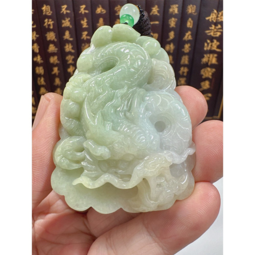 天然翡翠A貨-龍霸天下事業有成立體厚庄掛件 商品編號：072304