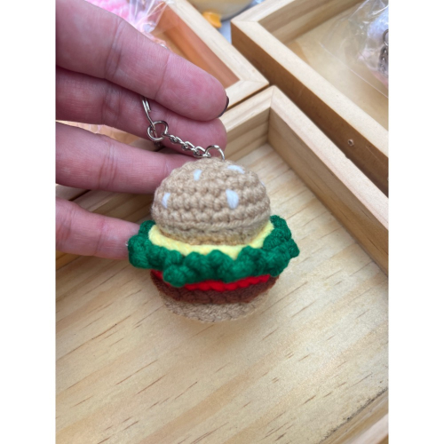 漢堡?吊飾/鑰匙圈/小禮物/療癒小物/手工編織。木俞手作小屋