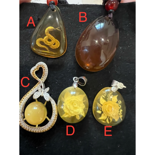 琥珀蜜蠟飾品