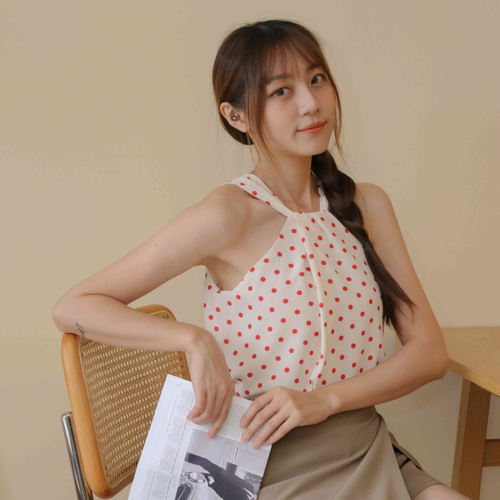 【Our Studio】歐膩感扭結削肩背心 奶油綠色 白底紅點(現貨)